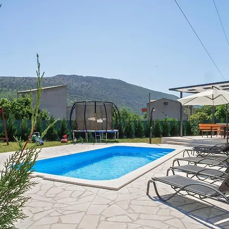 Naklice Vila *